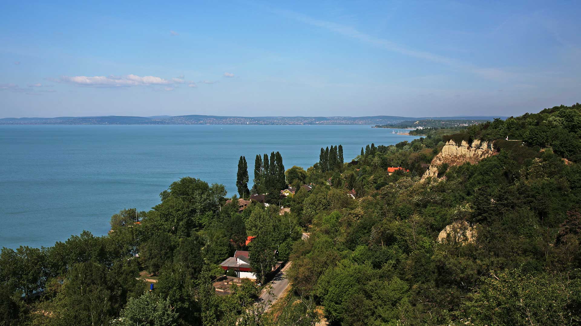 Balatonakarattyán eladó nyaralót, házat, telket, vízparti ingatlant keresek Vevőim részére.