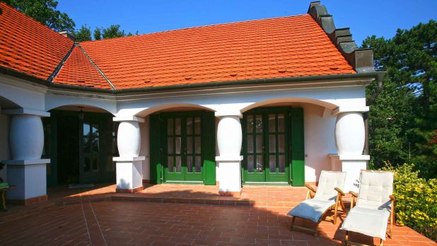Balaton északi partjának exkluzív menedéke a képen látható eladó kúria